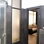 瓦茨街戴安娜公寓 *