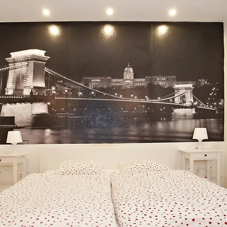 Diana On Vaci Utca Budapest